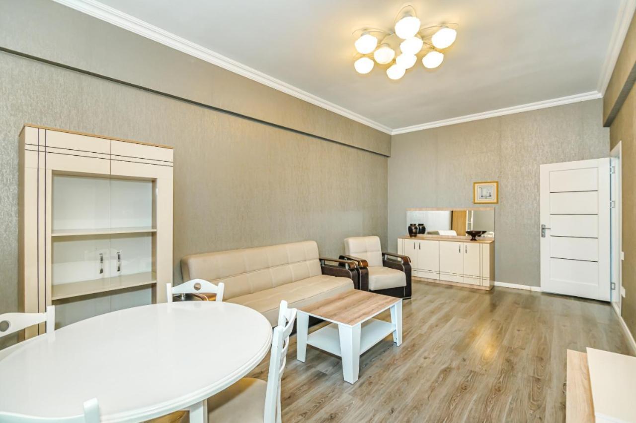 M Estate 1 Room Targovu Baku Exterior foto